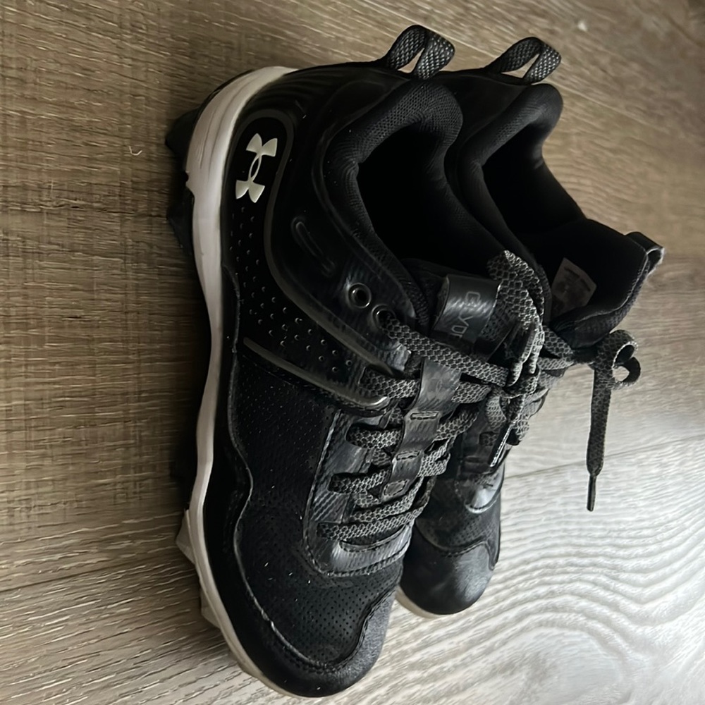 Under Armour Kids Size 2.5 cleats